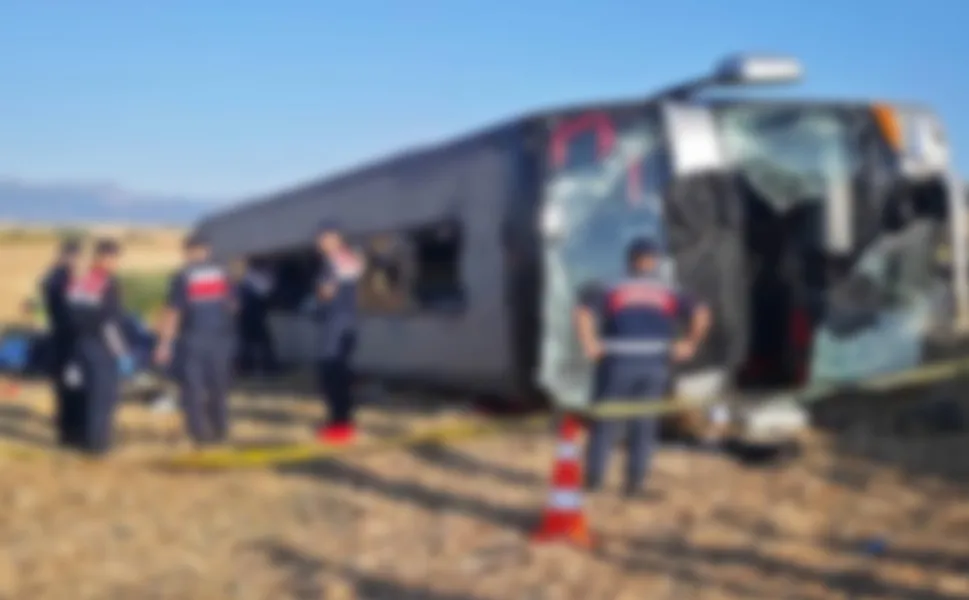 Amasya'da yolcu otobüsü devrildi: 46 yaralı, 2'sinin durumu ağır