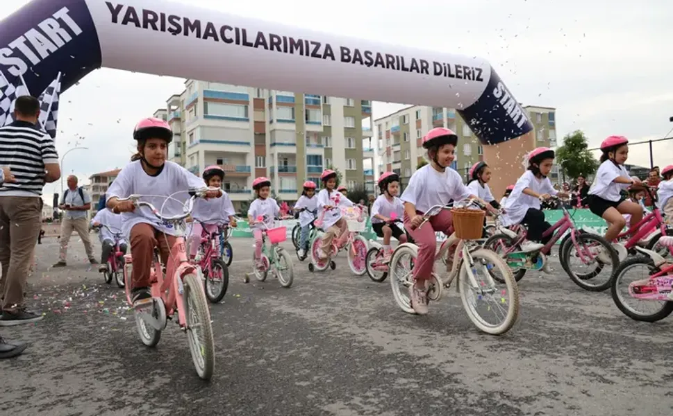Bisiklet yarışı nefes kesti