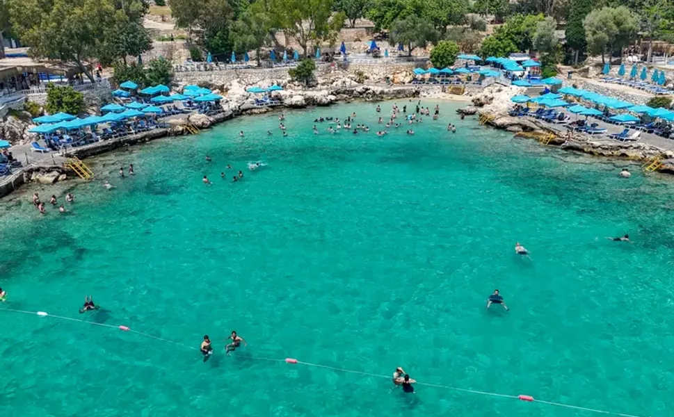 Mersin plajları tatilcilerin gözdesi oldu