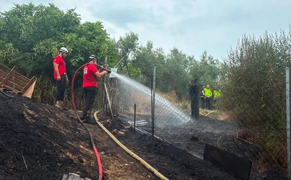Mudanya Göynüklü’deki yangın ormanlık alana sıçramadan kontrol altına alındı