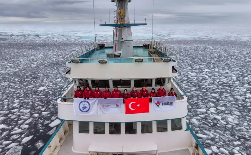 TÜBİTAK'ın 6. Arktik Bilim Seferi sürüyor... Kuzey Kutbu'nda iklim değişikliği araştırılıyor