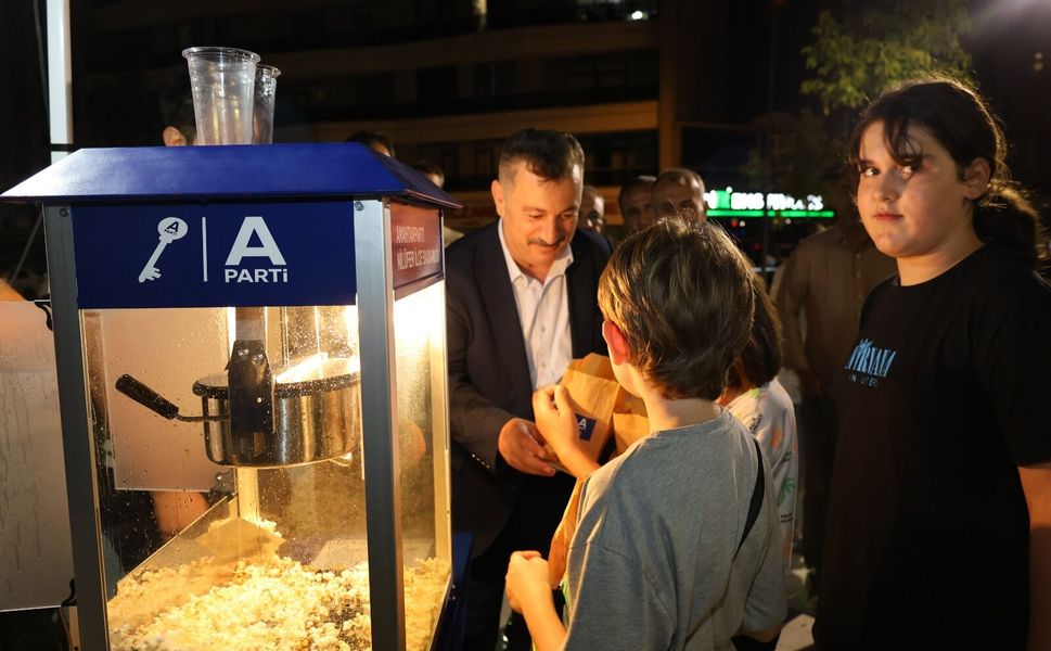 Anahtar Parti'den çocuklara patlamış mısır, ailelere samimi sohbet