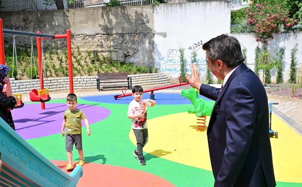 YILDIRIM’DA PARKLARA YAZ BAKIMI