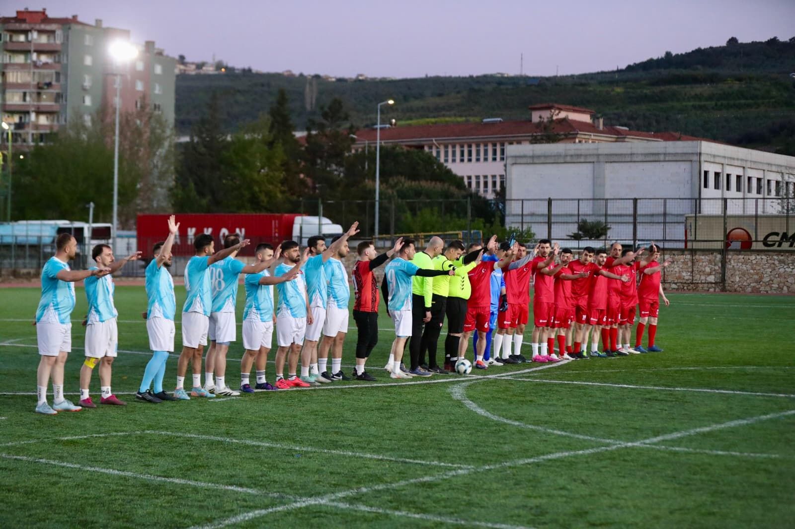 Gemlik’te İşçi Bayramı Heyecanı Yeşil Sahaya Taşındı (4)