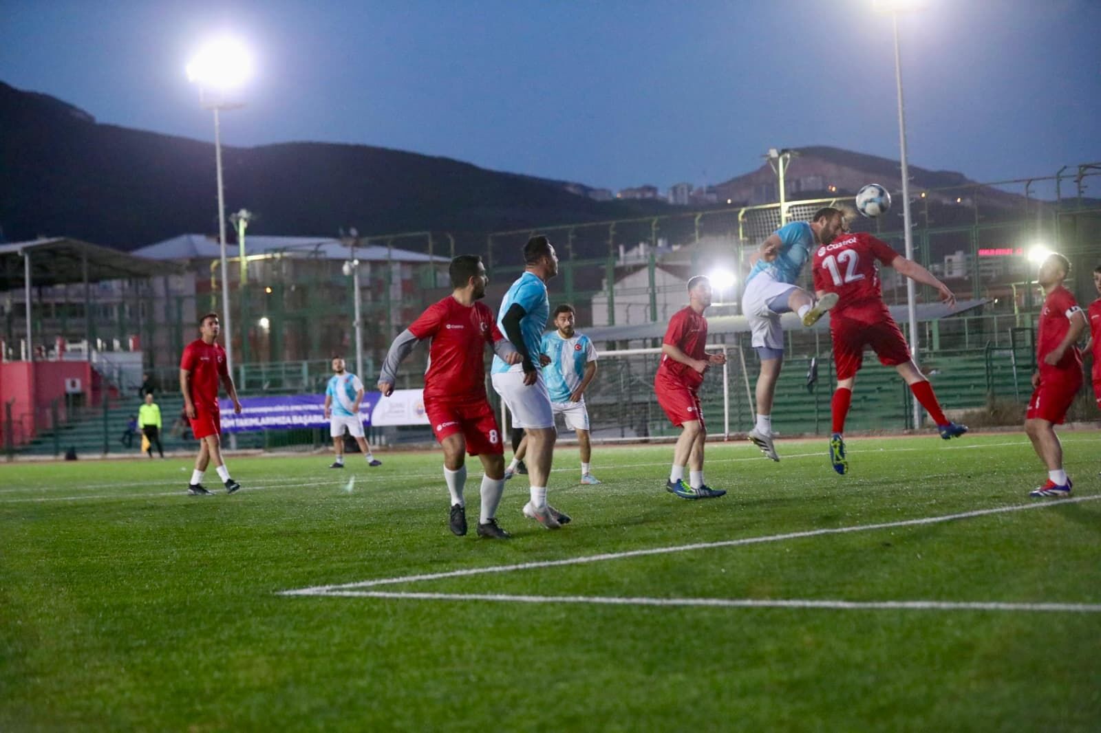 Gemlik’te İşçi Bayramı Heyecanı Yeşil Sahaya Taşındı (6)