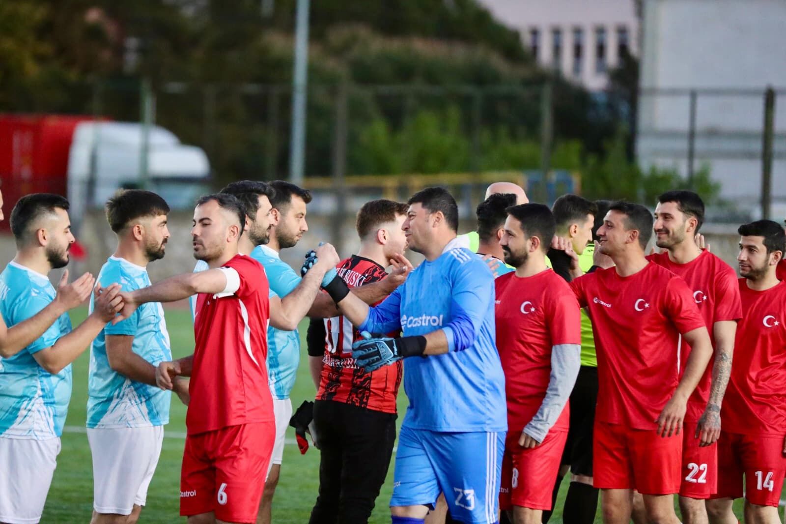 Gemlik’te İşçi Bayramı Heyecanı Yeşil Sahaya Taşındı (7)