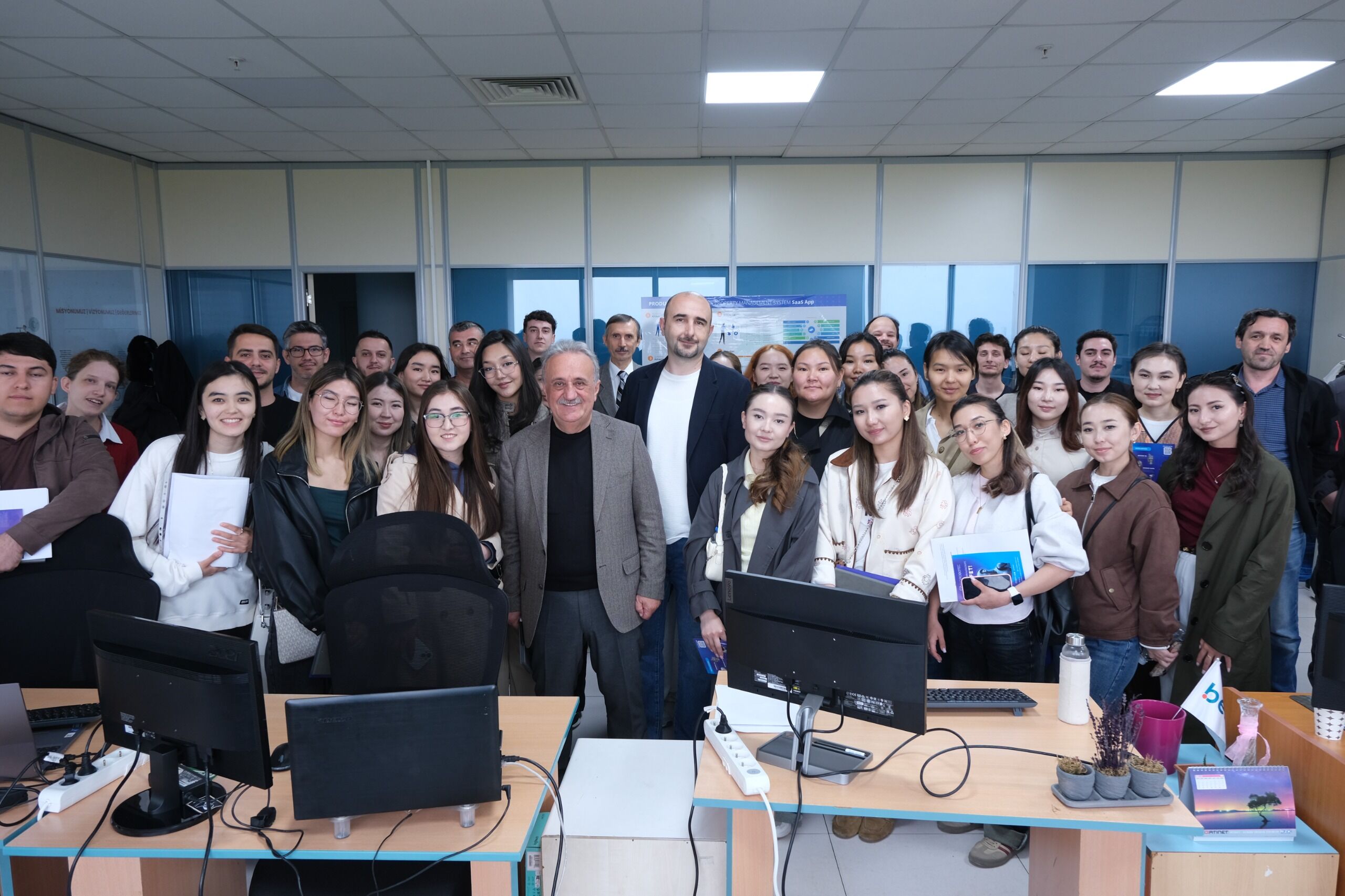 Ulutek, Kazaki̇stanli Öğrenci̇leri̇ Ağirladi 3